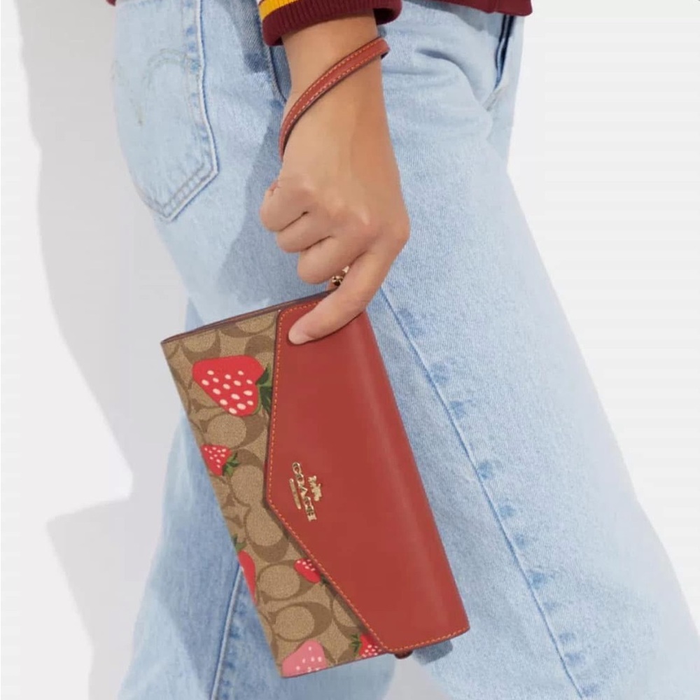 CH524 - Coach Travel Envelope Wallet in Signature Canvas with Strawberry Print - Picture 16 of 16